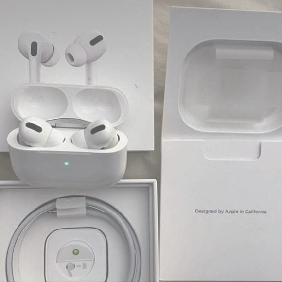 Apple AirPods Pro 1st Gen with White Charging Case - Picture 1 of 1